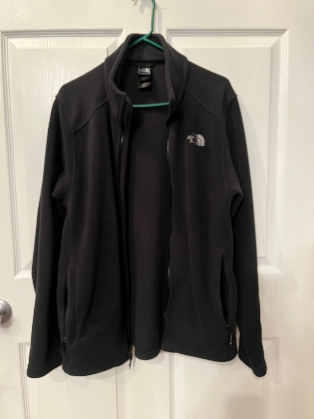 The North Face Women’s Black Lightweight Fleece Jacket